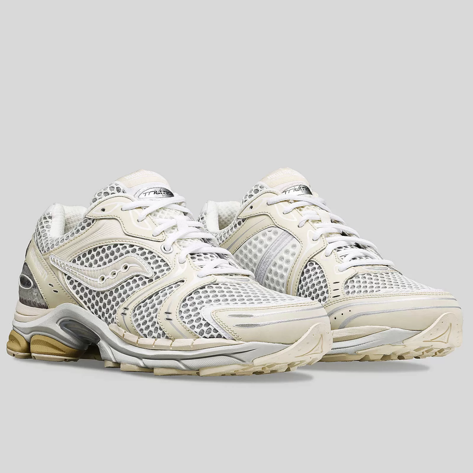 Lifestyle | Retro Tech | Saucony Highsnobiety X ProGrid Triumph 4 - Voir tout CreamWhite